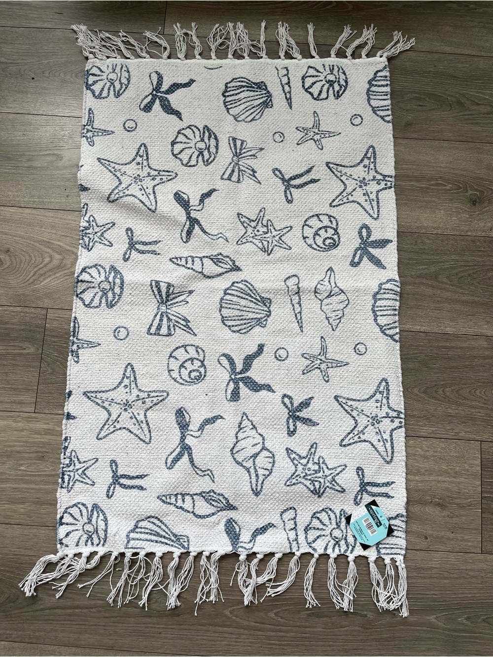The Spring Shop White and Blue Coastal Shell Bath Mat